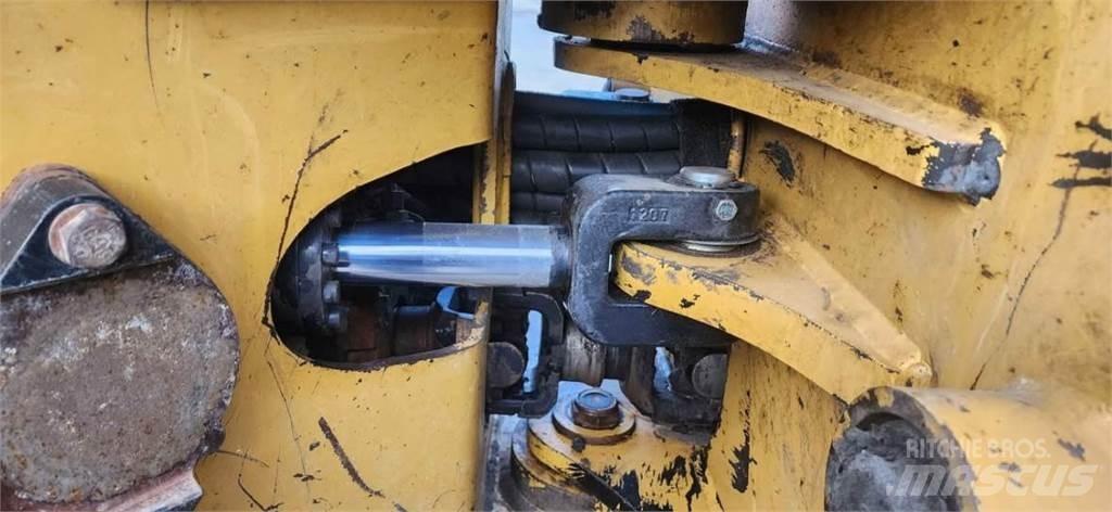 CAT 553C Strojevi za sječu stabala