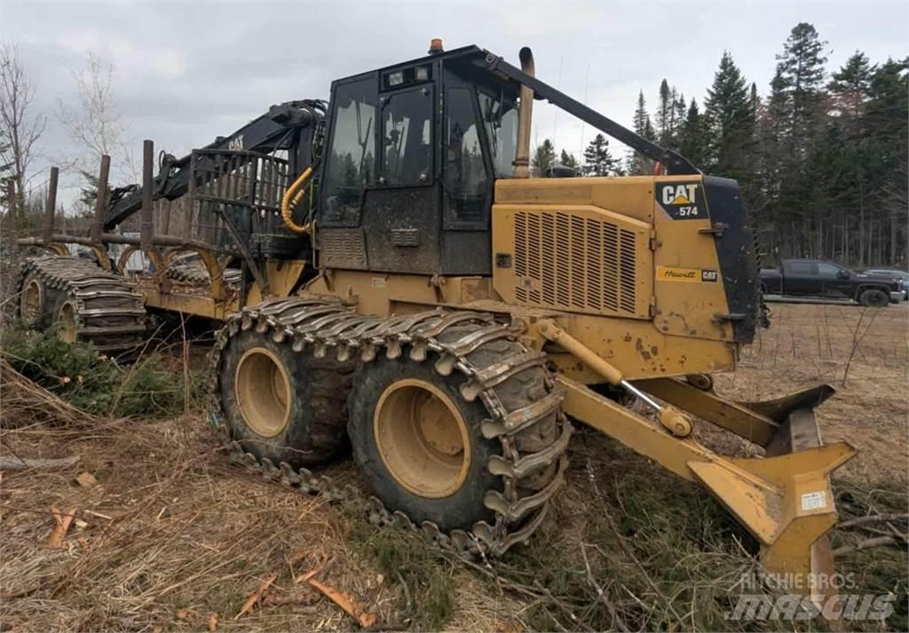 CAT 574 Forvarderi