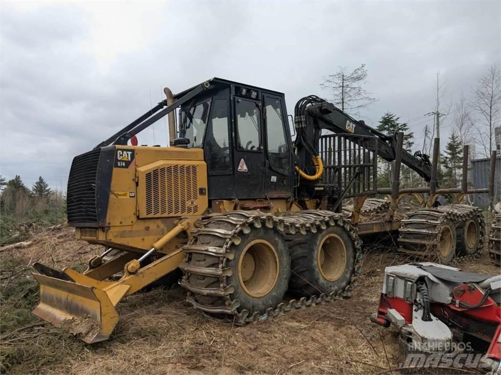 CAT 574 Forvarderi