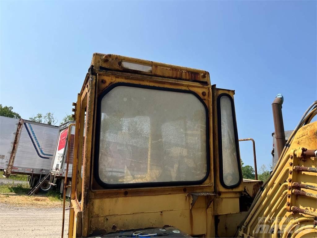 CAT 613C Strugači