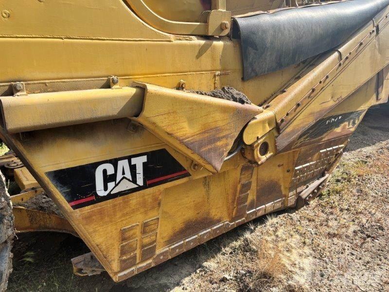 CAT 621E Strugači