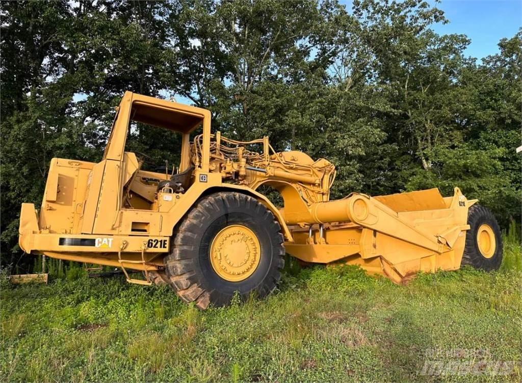 CAT 621E Strugači