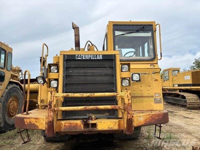 CAT 621F Strugači