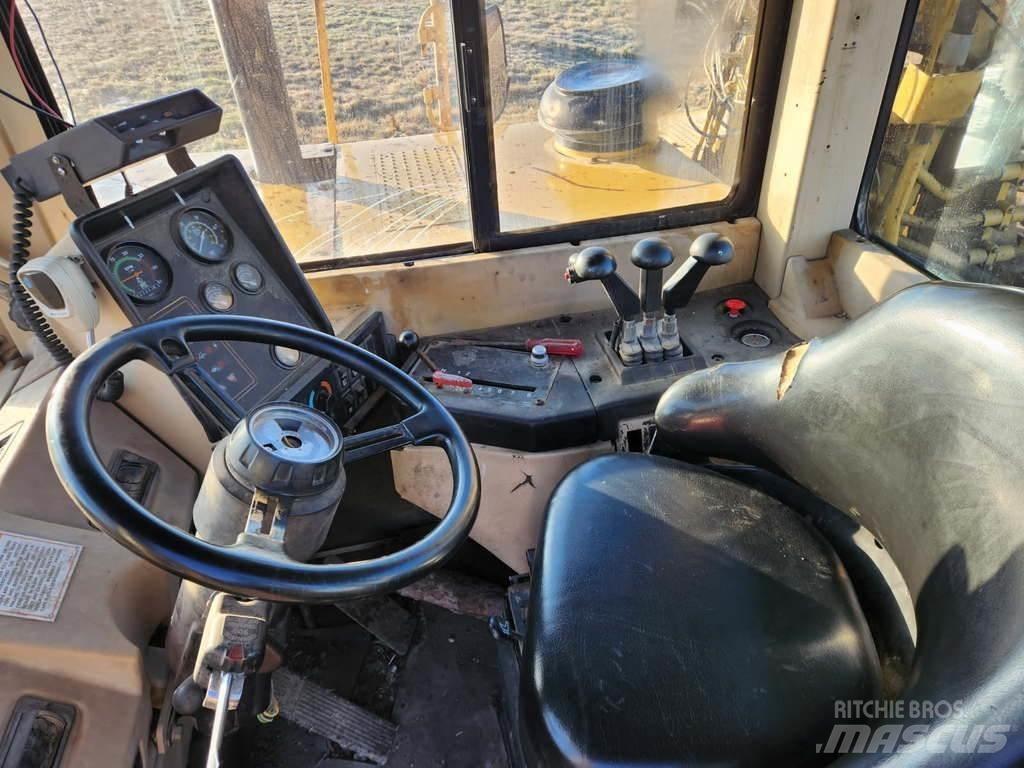 CAT 621F Strugači