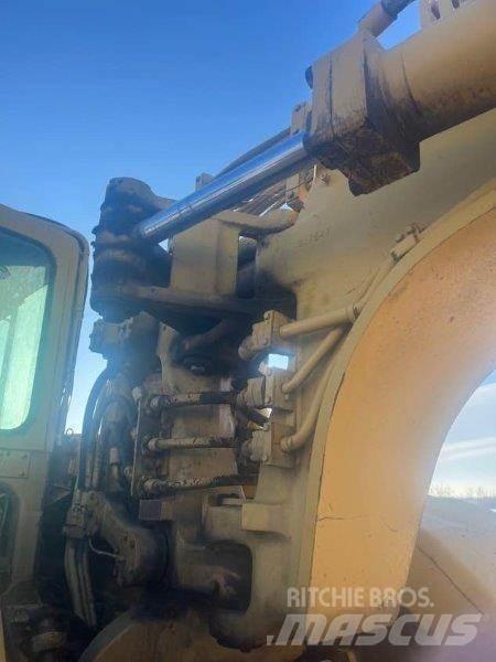 CAT 627B Strugači