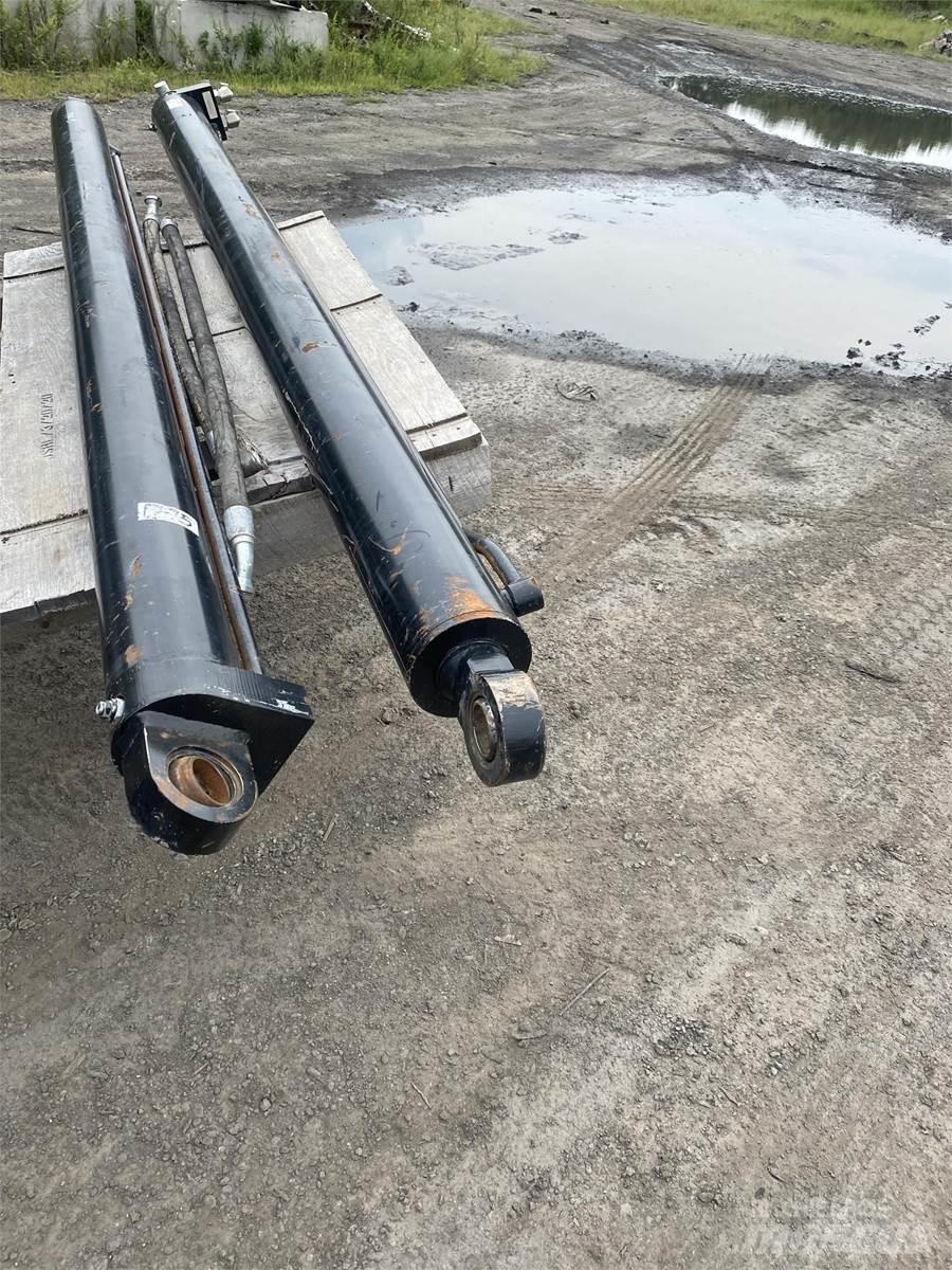 CAT 740B Druge komponente