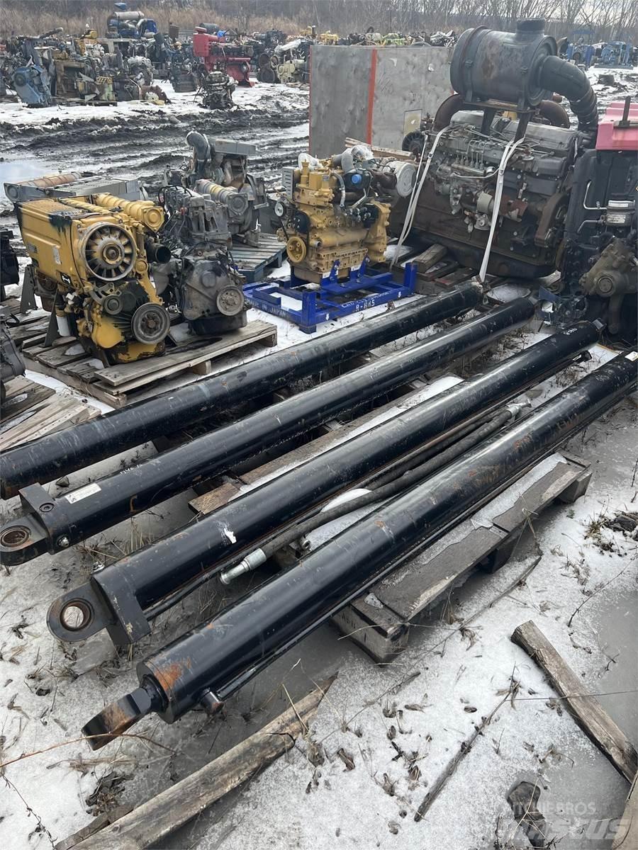 CAT 740B Oprema i dijelovi za kranove