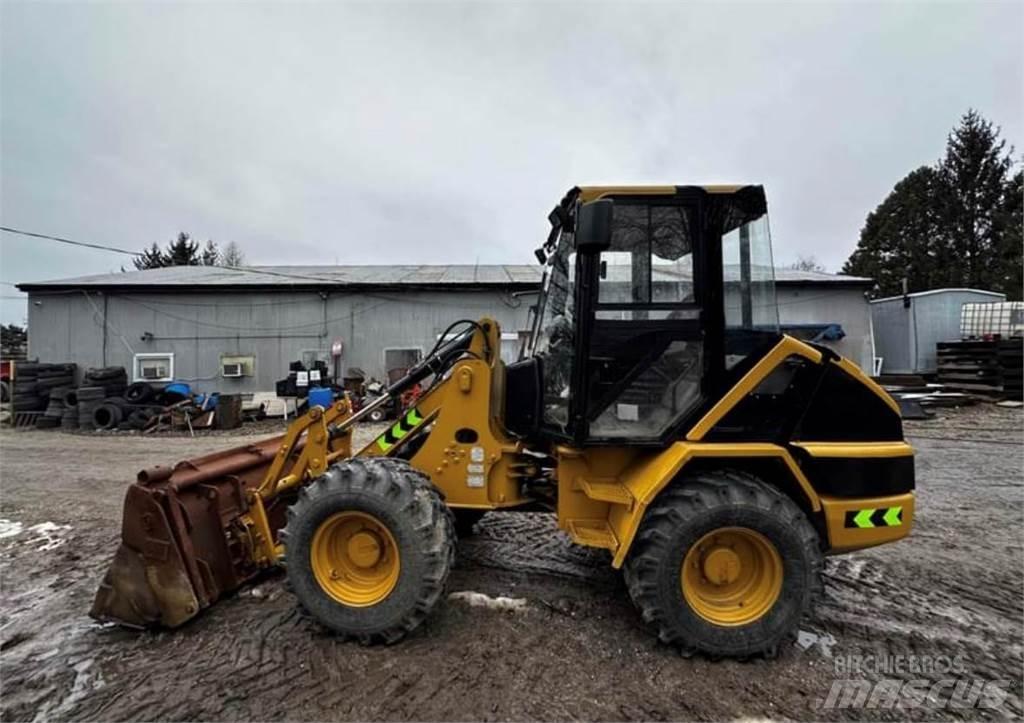 CAT 906 Utovarivači na kotačima