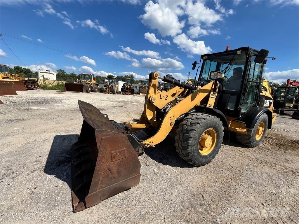 CAT 906 Utovarivači na kotačima