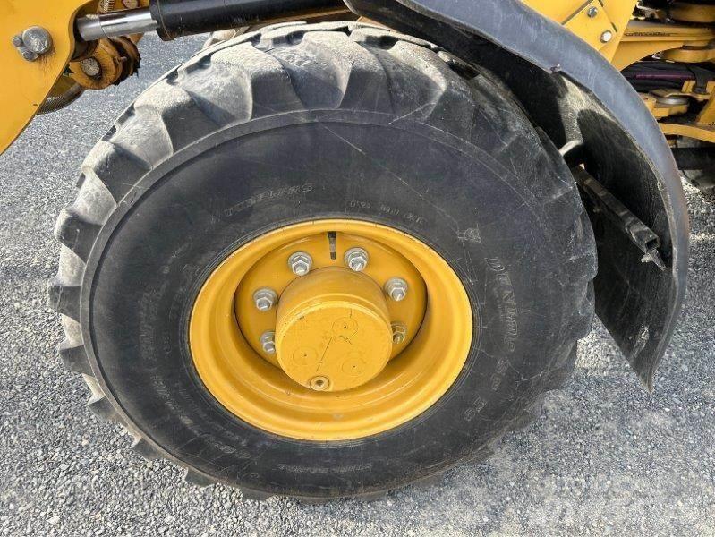 CAT 906M Utovarivači na kotačima