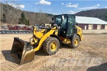 CAT 906M Utovarivači na kotačima