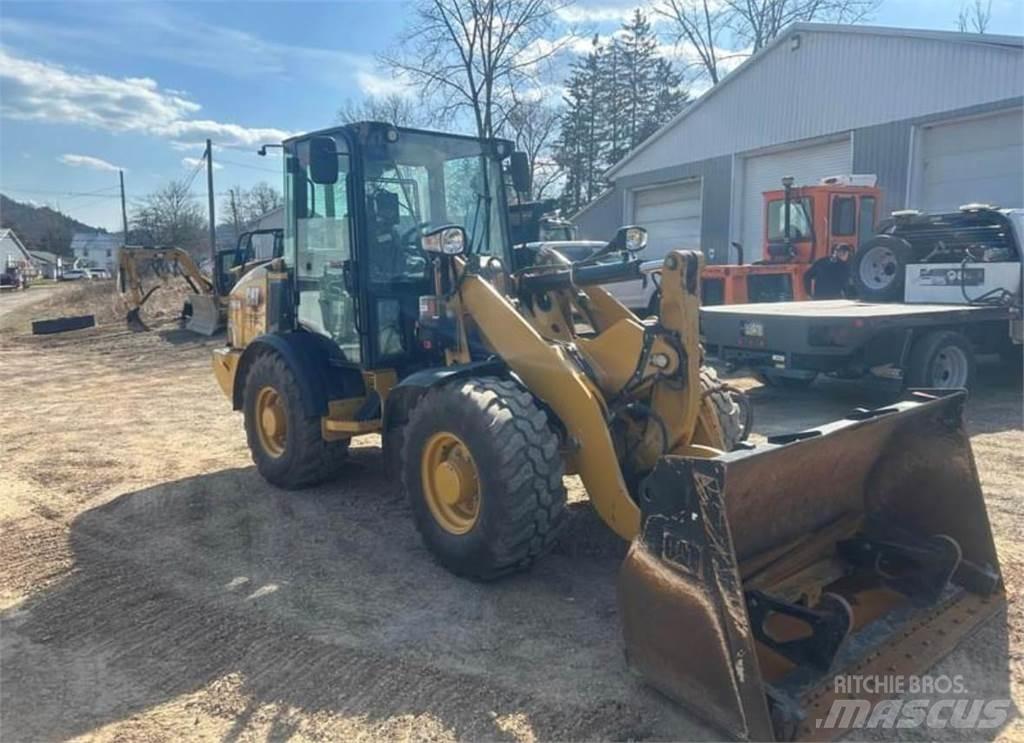 CAT 906M Utovarivači na kotačima