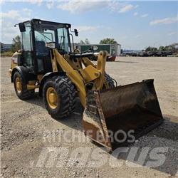 CAT 906M Utovarivači na kotačima