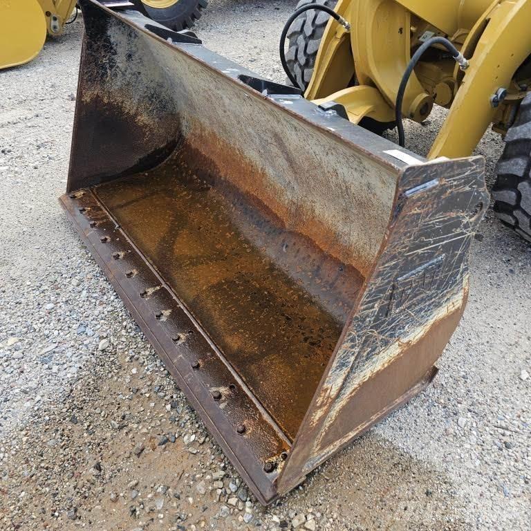 CAT 906M Utovarivači na kotačima
