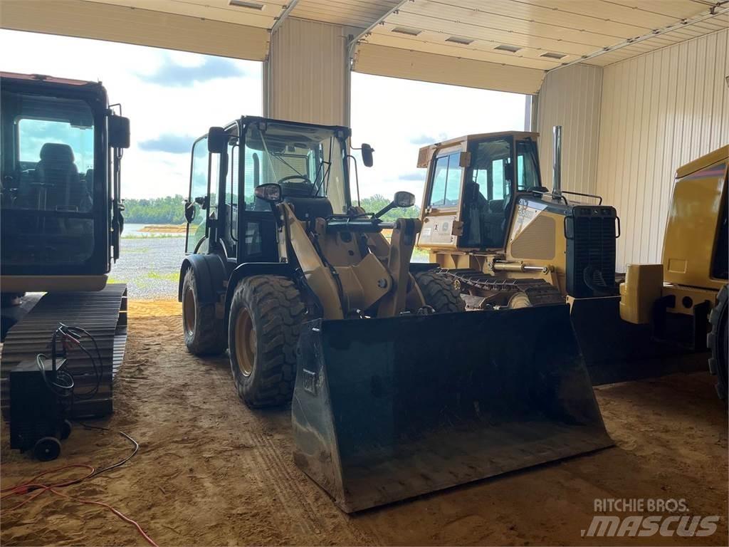 CAT 908M Utovarivači na kotačima