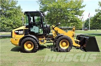 CAT 908M Utovarivači na kotačima