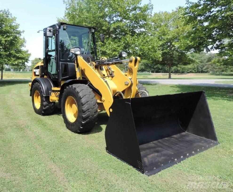 CAT 908M Utovarivači na kotačima