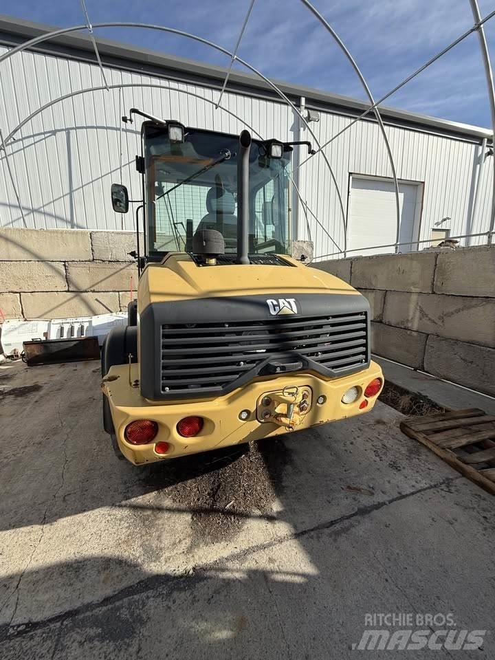 CAT 908M Utovarivači na kotačima