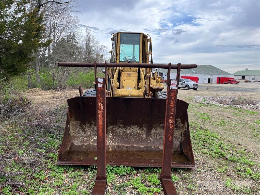 CAT 930 Utovarivači na kotačima