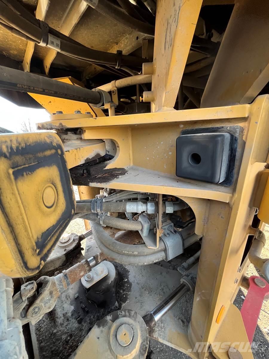 CAT 930M Utovarivači na kotačima