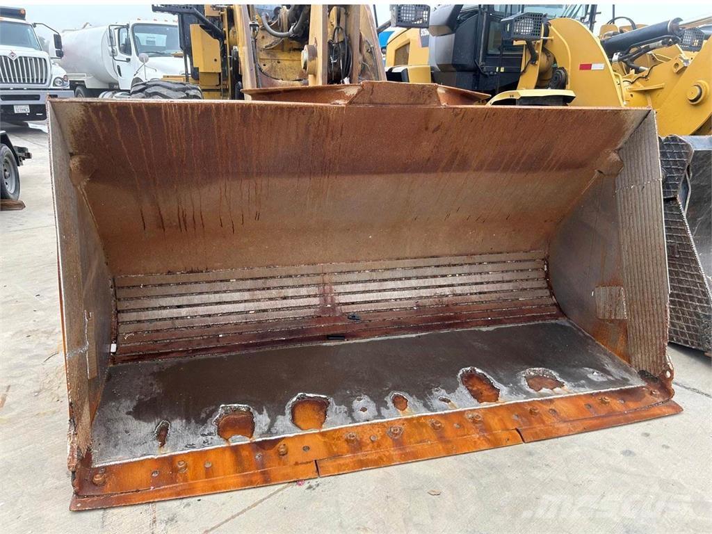 CAT 938M Utovarivači na kotačima