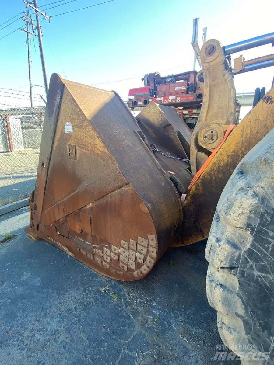 CAT 988F Utovarivači na kotačima