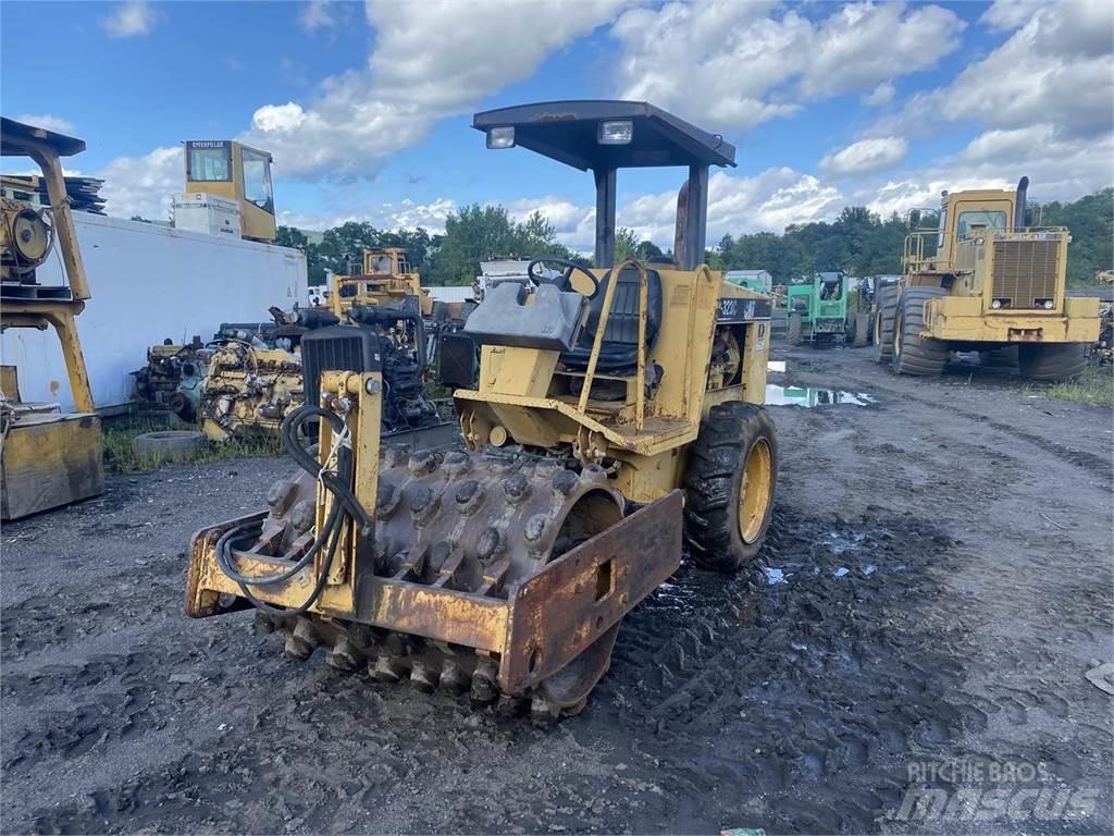 CAT CP323C Kompaktori zemlje
