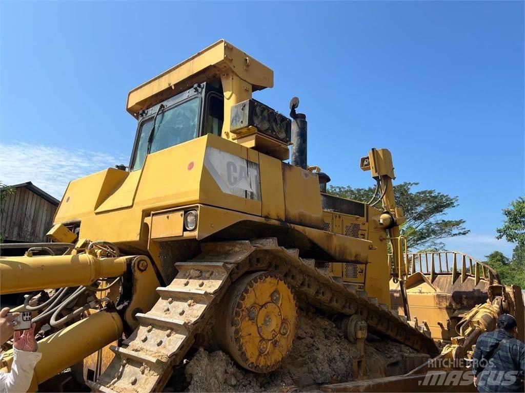 CAT D10T Buldožeri gusjeničari