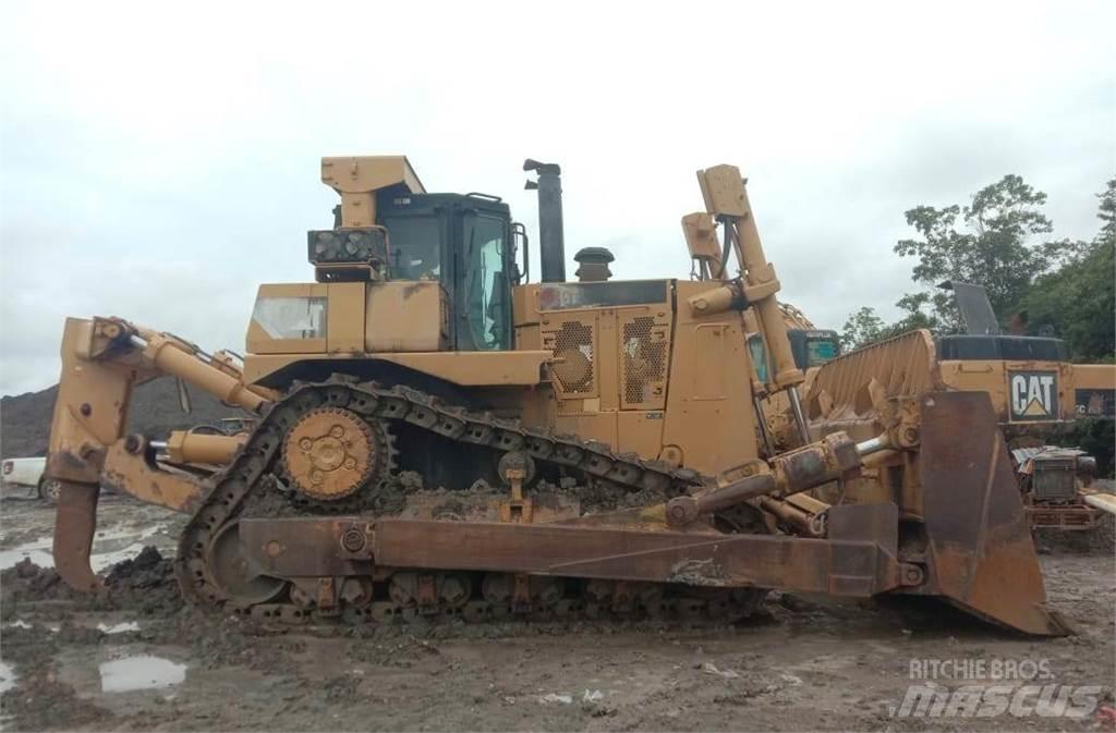 CAT D10T Buldožeri gusjeničari