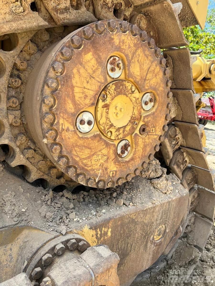 CAT D10T Buldožeri gusjeničari