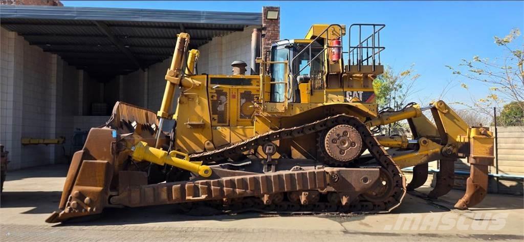 CAT D10T Buldožeri gusjeničari