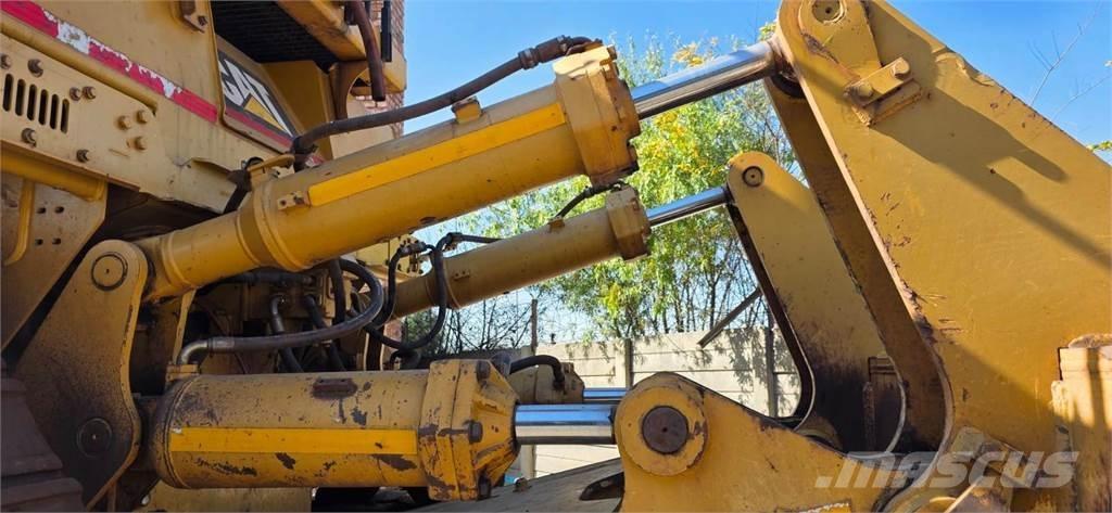 CAT D10T Buldožeri gusjeničari