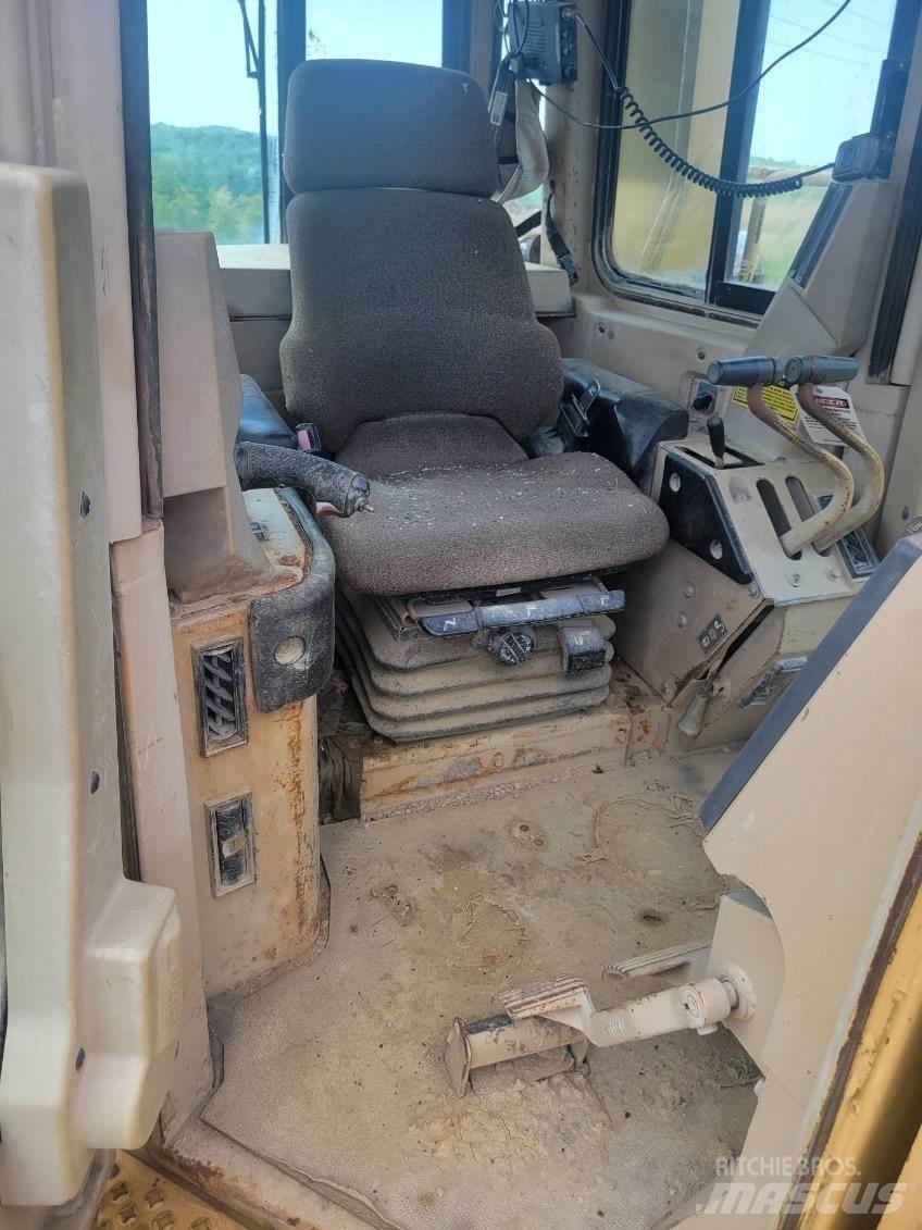 CAT D11N Buldožeri gusjeničari