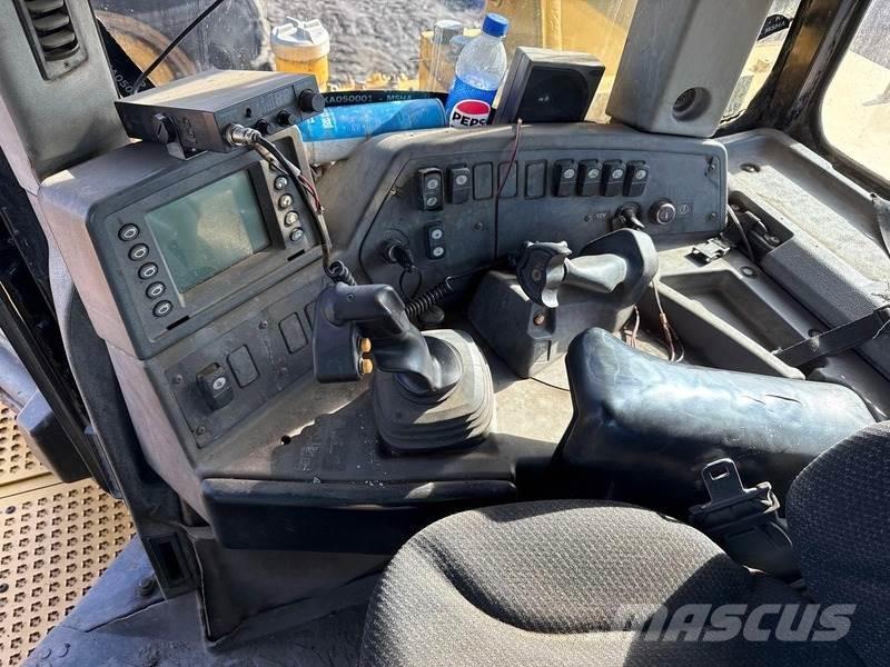 CAT D11T Buldožeri gusjeničari