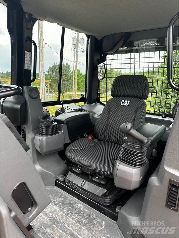 CAT D3 Buldožeri gusjeničari