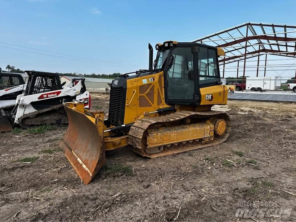 CAT D3 Buldožeri gusjeničari