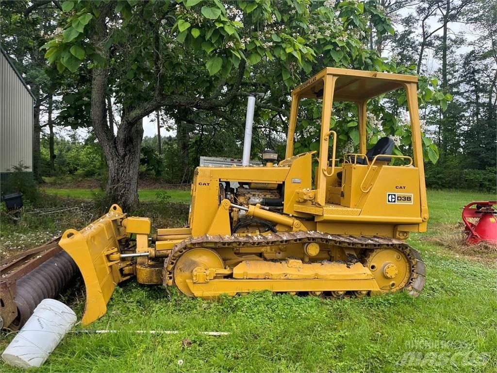 CAT D3B Buldožeri gusjeničari