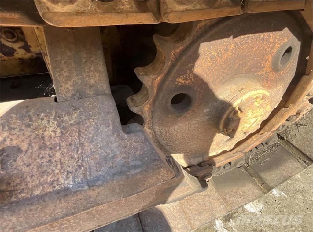 CAT D3B Z Buldožeri gusjeničari