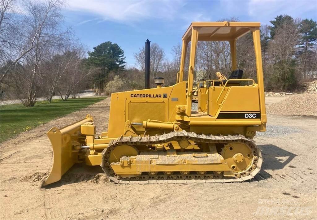CAT D3C Buldožeri gusjeničari