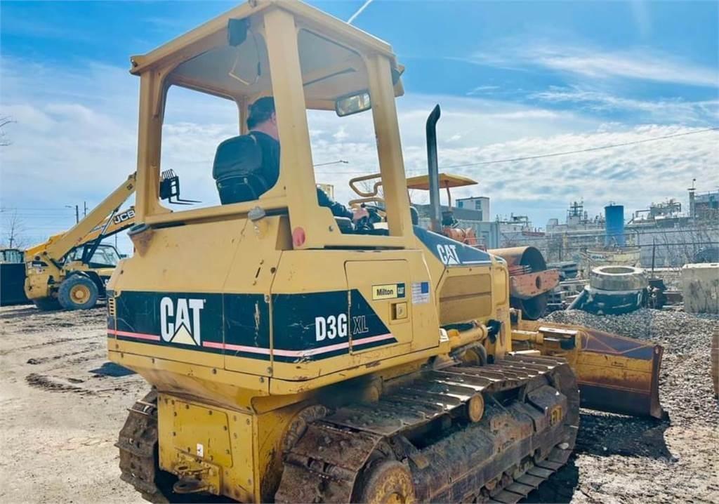 CAT D3G XL Buldožeri gusjeničari