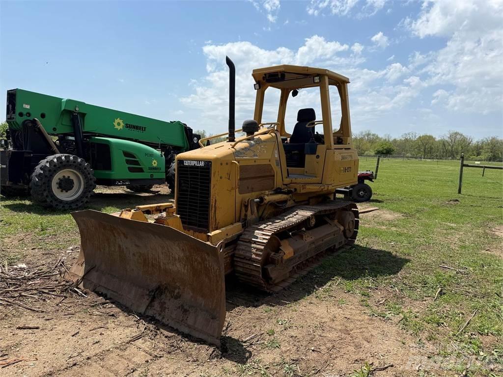 CAT D3G XL Buldožeri gusjeničari