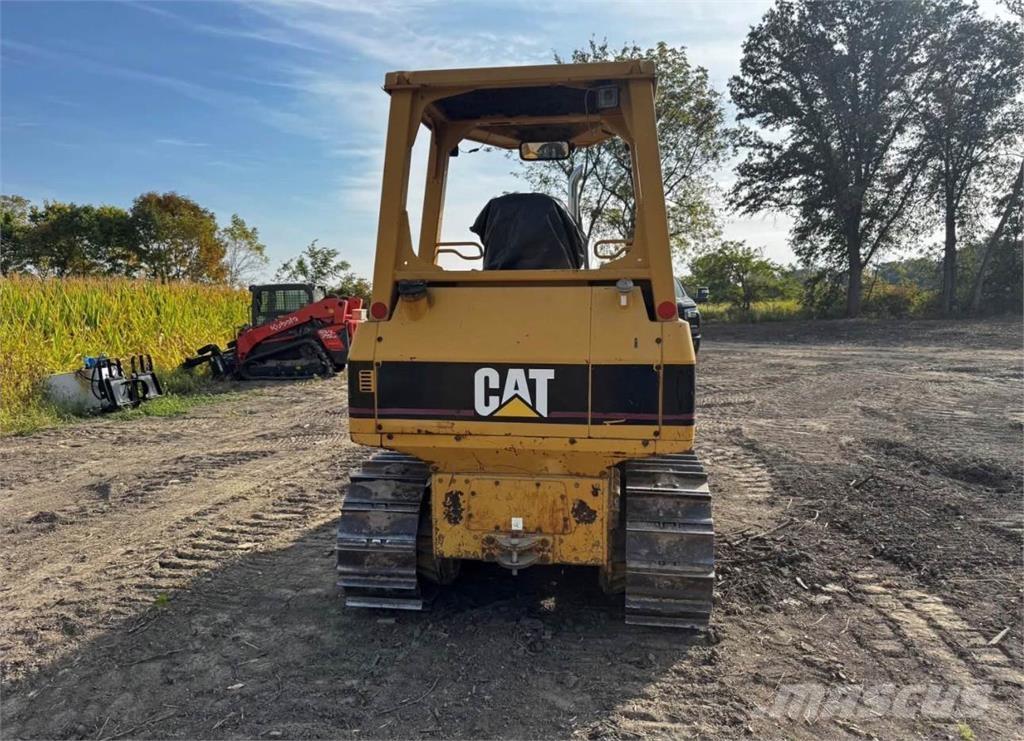 CAT D3G XL Buldožeri gusjeničari