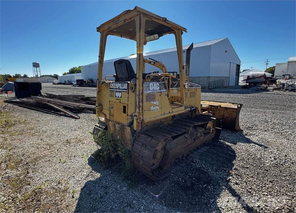CAT D4C Buldožeri gusjeničari
