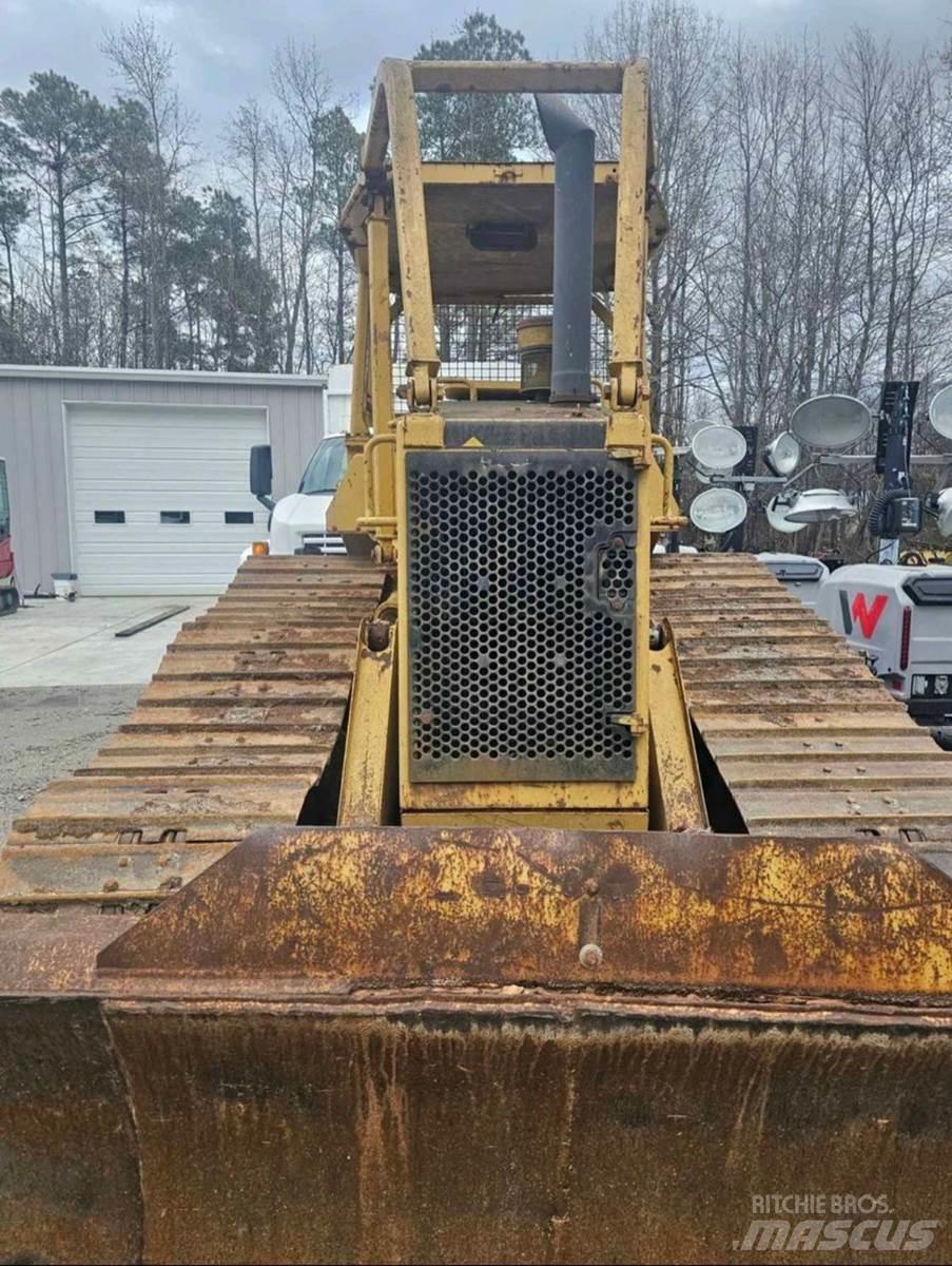 CAT D4H II Buldožeri gusjeničari
