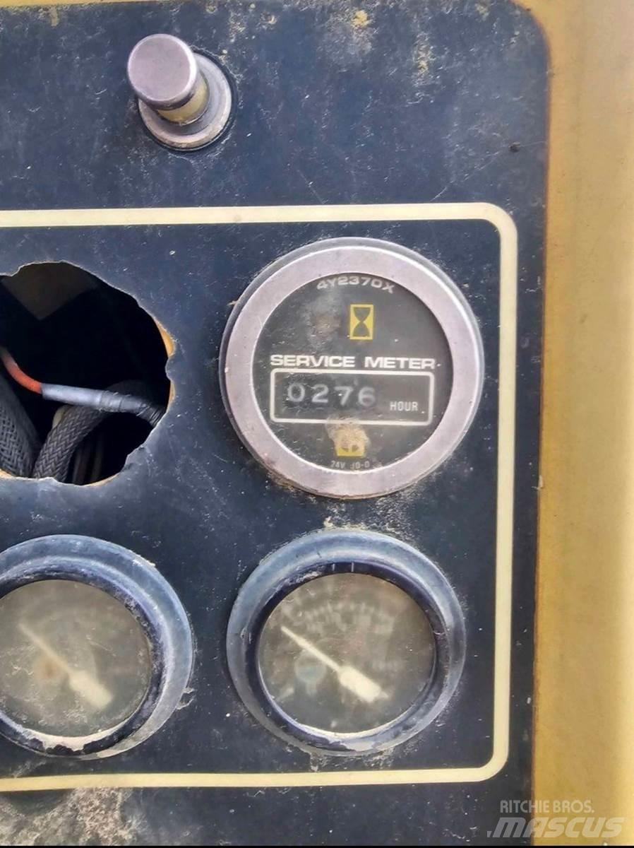 CAT D4H II Buldožeri gusjeničari