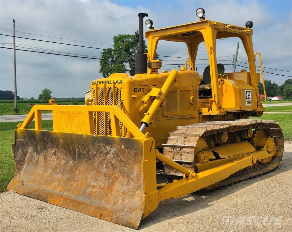 CAT D5B Buldožeri gusjeničari