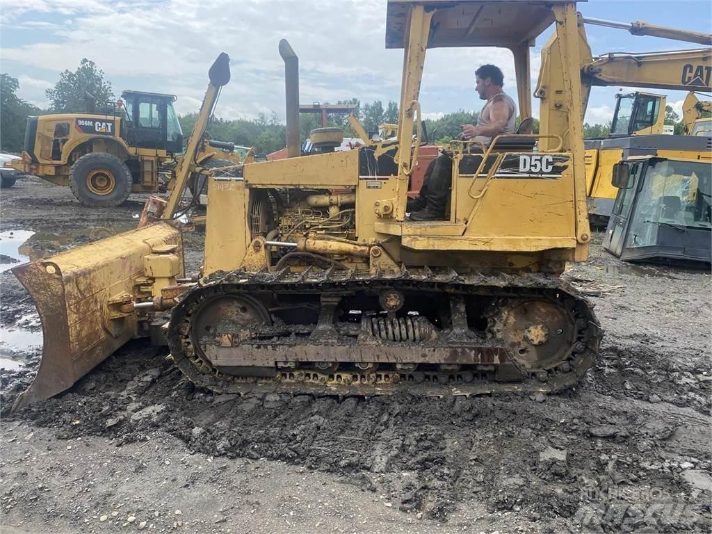 CAT D5C Buldožeri gusjeničari