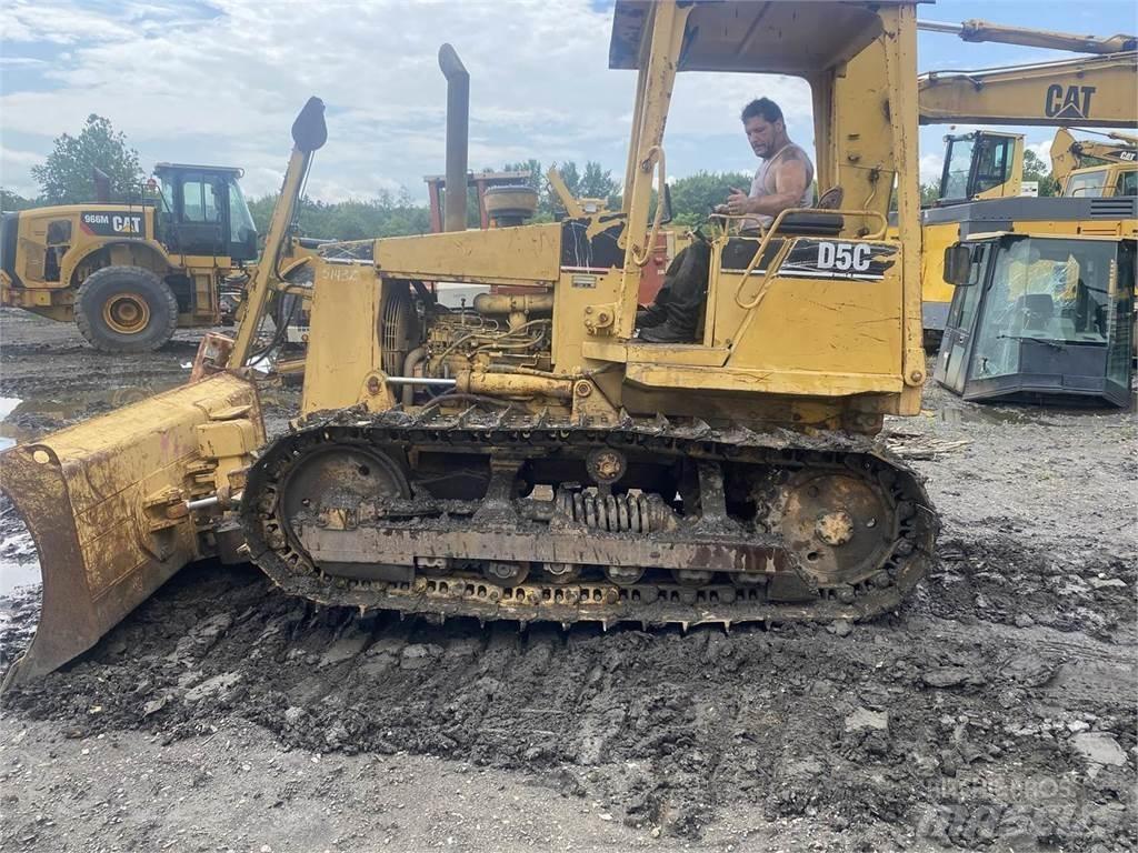 CAT D5C Buldožeri gusjeničari