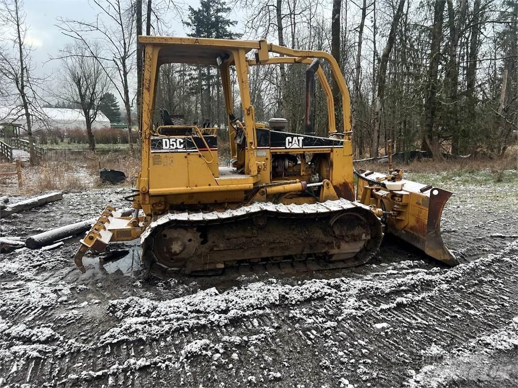 CAT D5C Buldožeri gusjeničari
