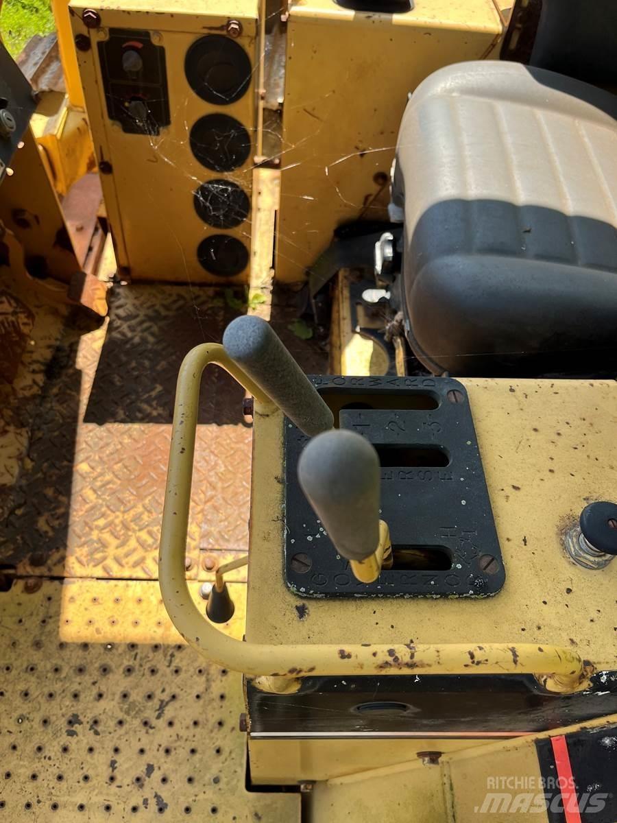 CAT D5C Buldožeri gusjeničari